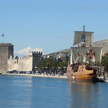In * Trogir