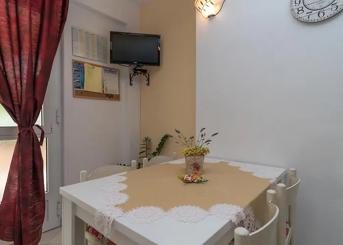 アパート In トロギール