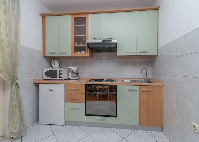 アパート In トロギール