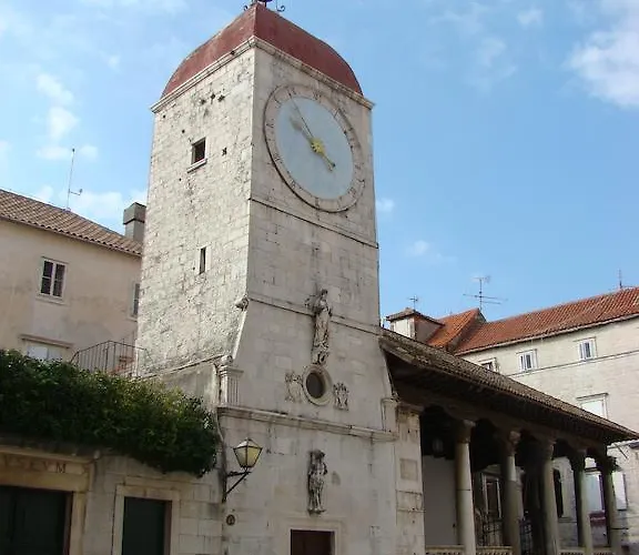 アパート In トロギール