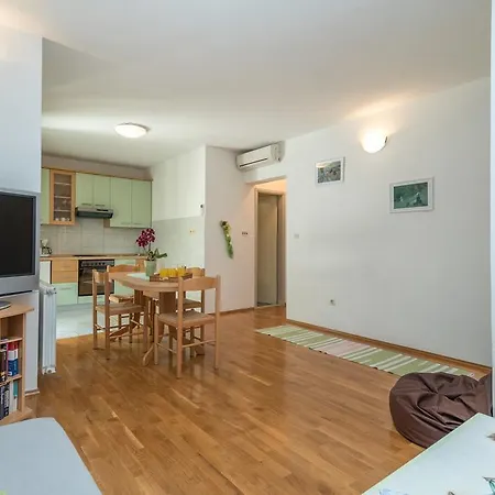 Apartamento In *